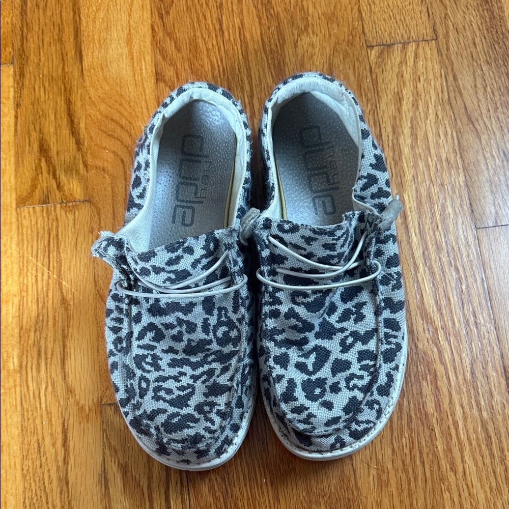 Women’s Gray Leopard Wendy Heydudes